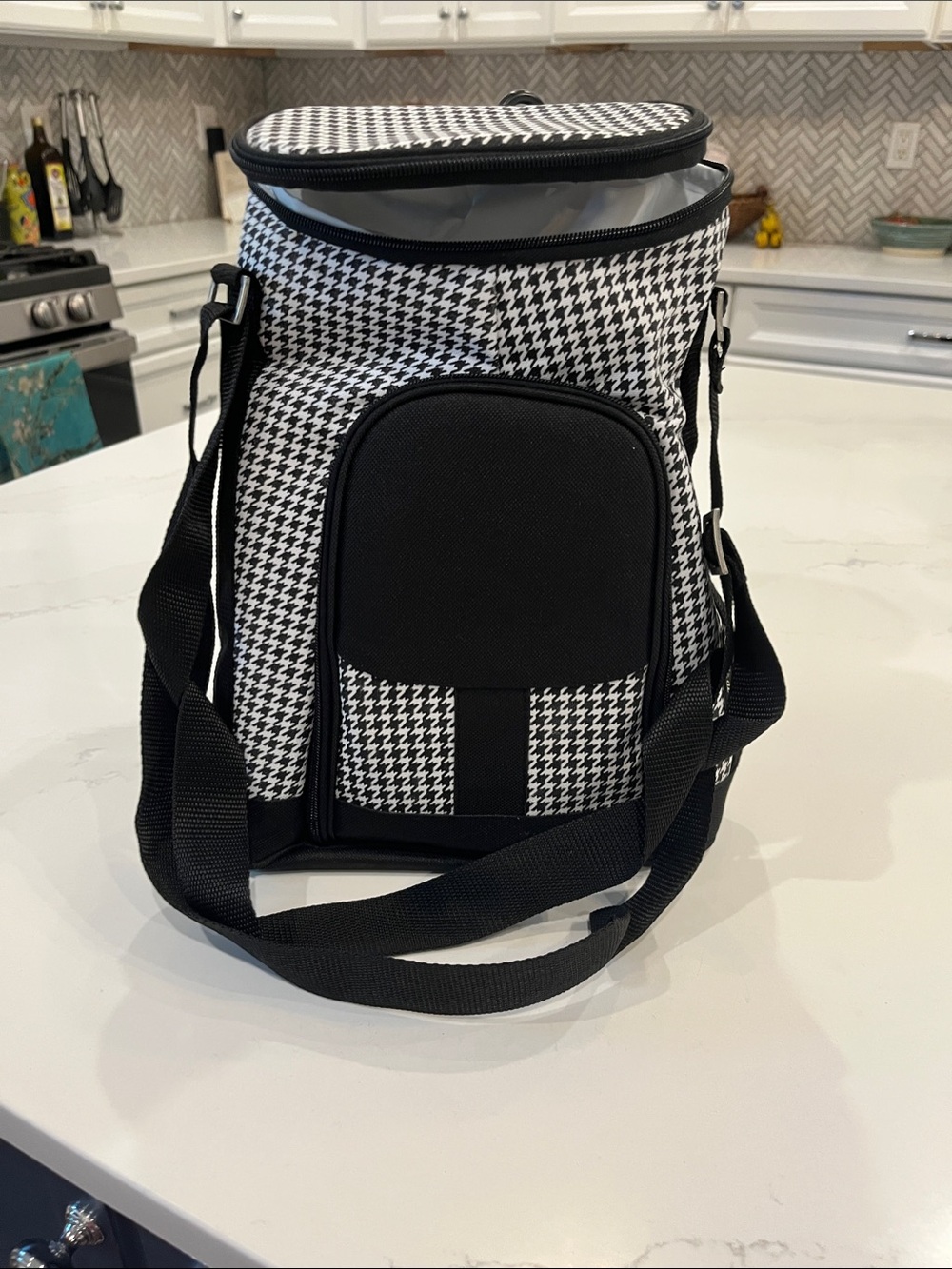 Houndstooth Insulated Wine Bag with Adjustable Strap and room for 2 bottles